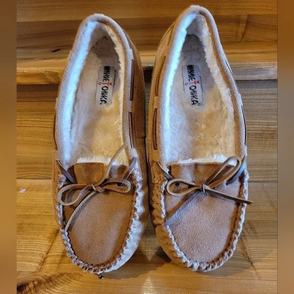Minnetonka Moccasins Like New/NWOT Size 11 - Picture 2 of 11